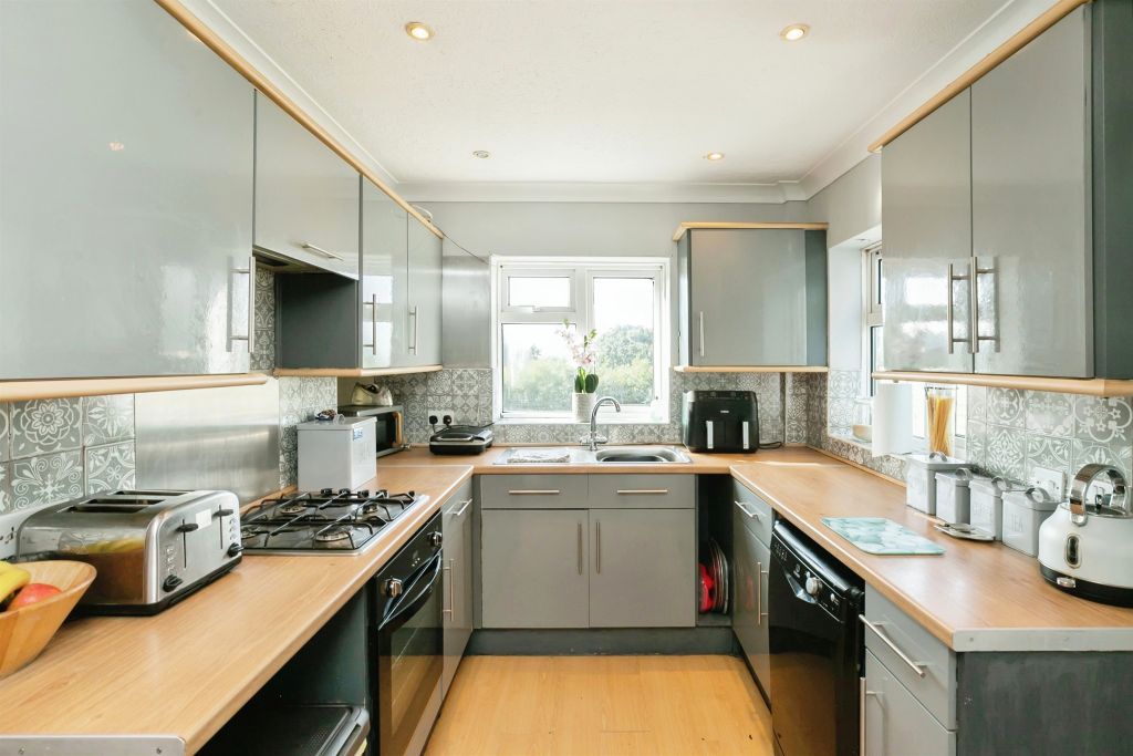 Property photo 3 of 18
