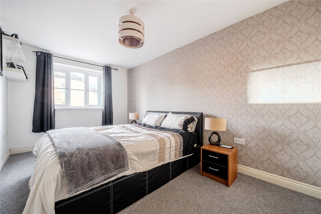 Property photo 3 of 8 Picture No. 12