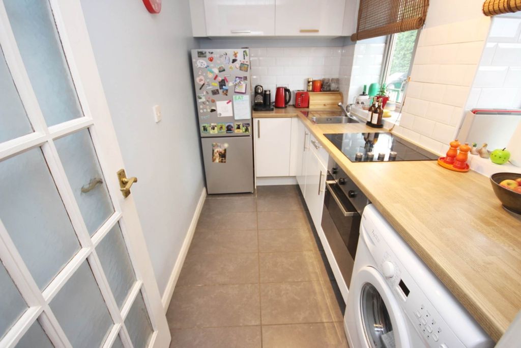 Property photo 3 of 11