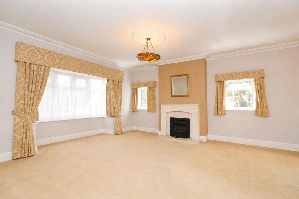 Property photo 3 of 27