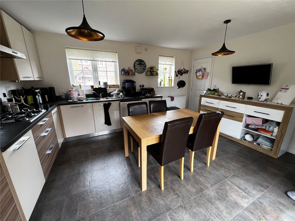 Property photo 3 of 13 Picture No. 11