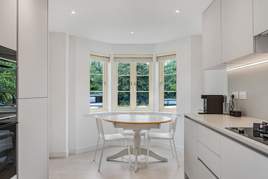 Property photo 3 of 21 Dining