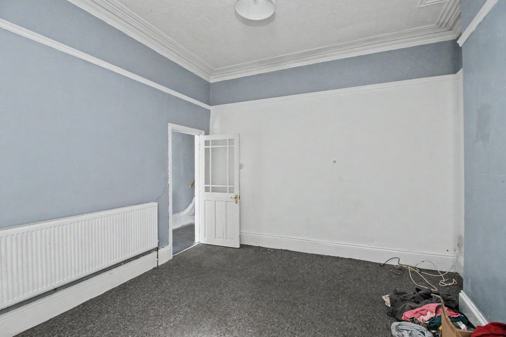 Property photo 3 of 18 229 Hainton Avenue, Grimsby, Dn32 9Ld