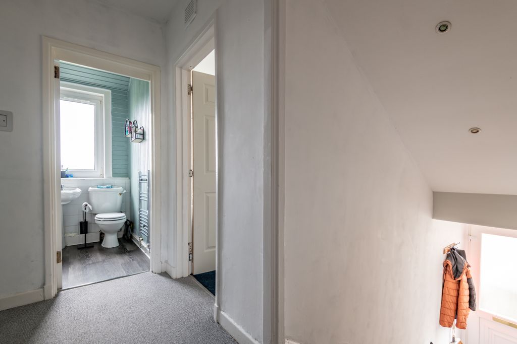 Property photo 3 of 18 Inner Hallway