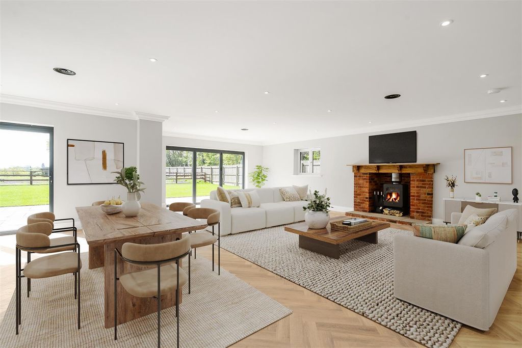 Property photo 1 of 24 Chatsworth House_47.Jpg