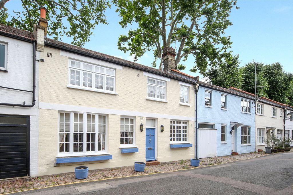 Property photo 1 of 7 Frontage