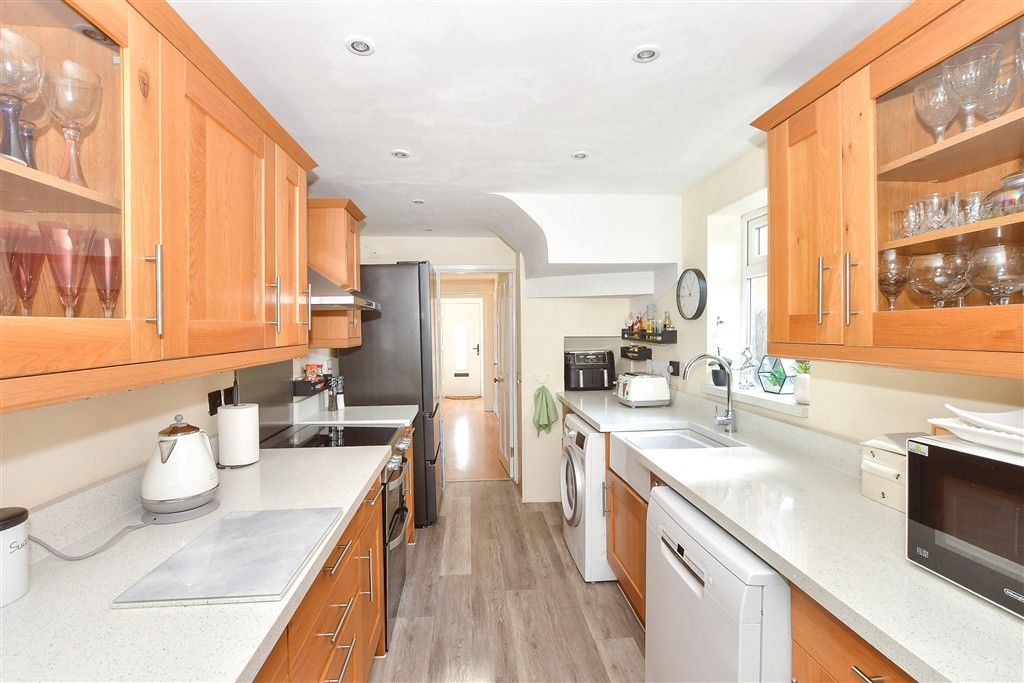 Property photo 3 of 18 Kitchen