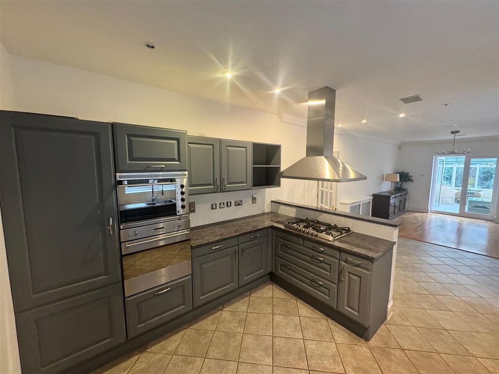 Property photo 2 of 32 Whatsapp Image 2025-12-16 At 15.20.48.Jpeg