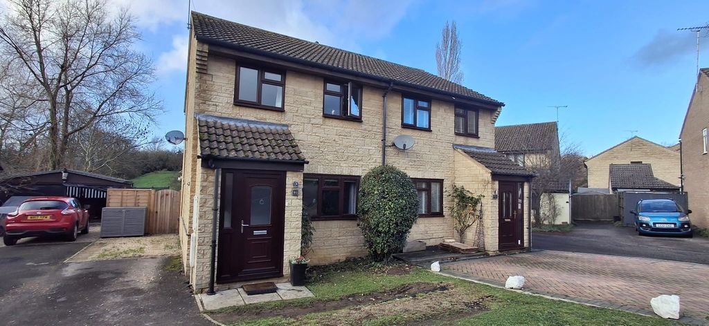 Property photo 1 of 10 Front