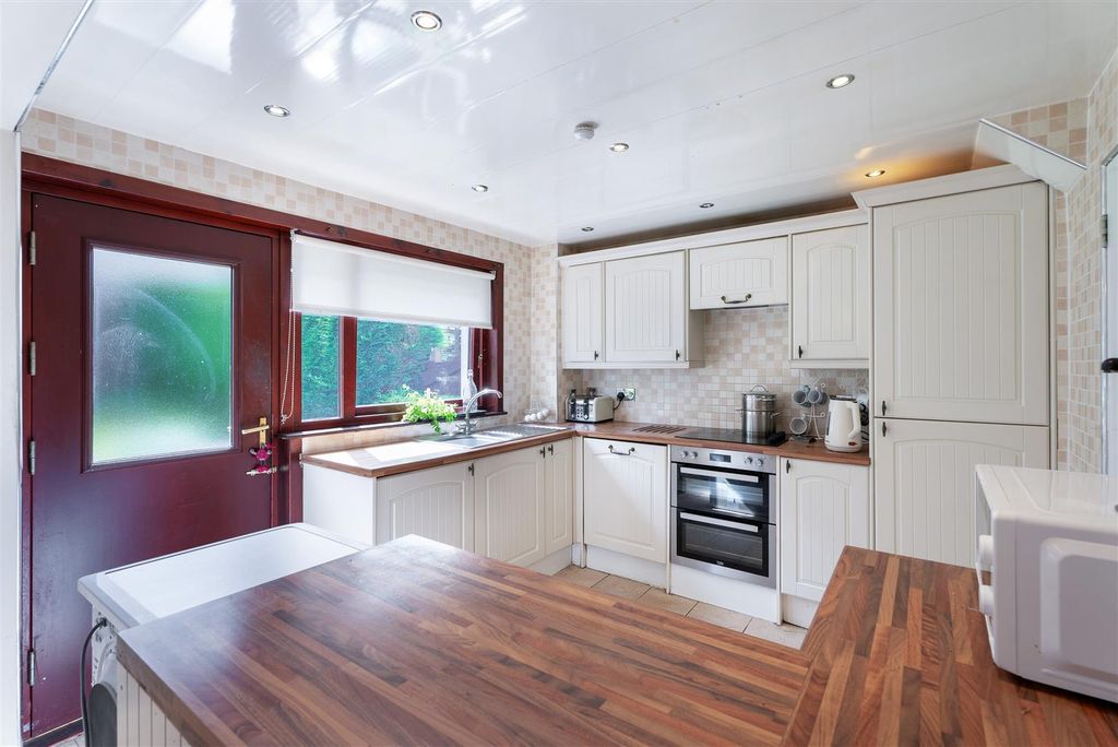 Property photo 3 of 17 63Asher-08.Jpg