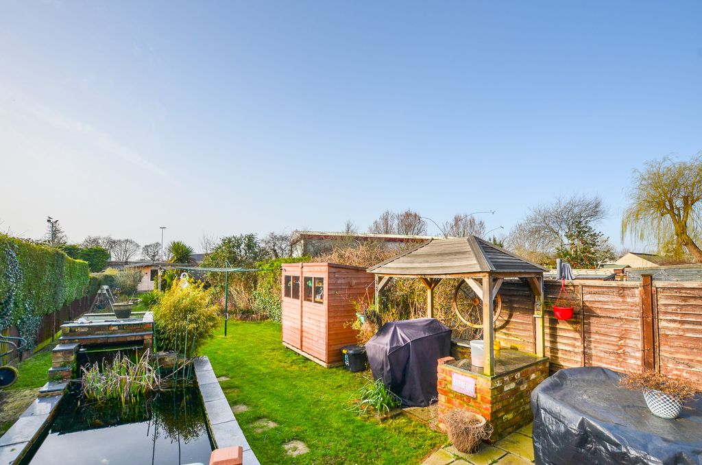 Property photo 2 of 33