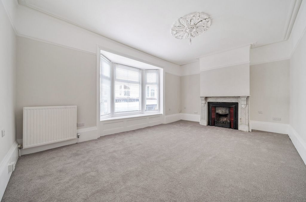 Property photo 2 of 13 1458949-9-6A05F3c...