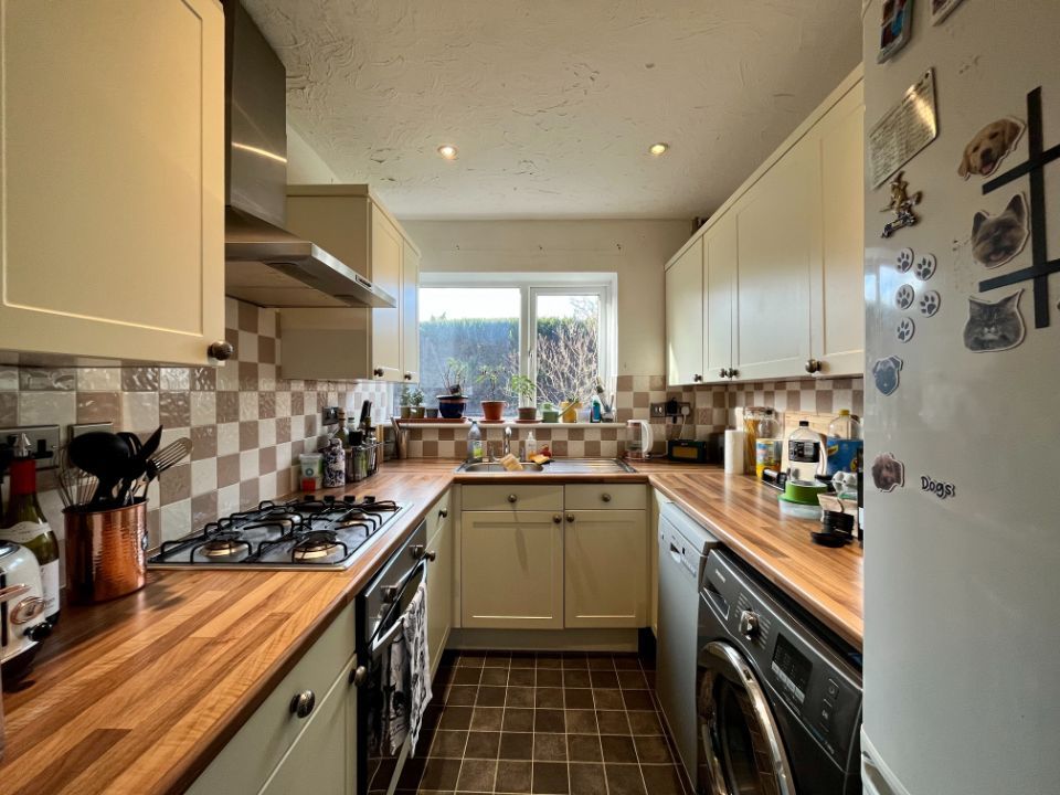 Property photo 2 of 16 Image00014