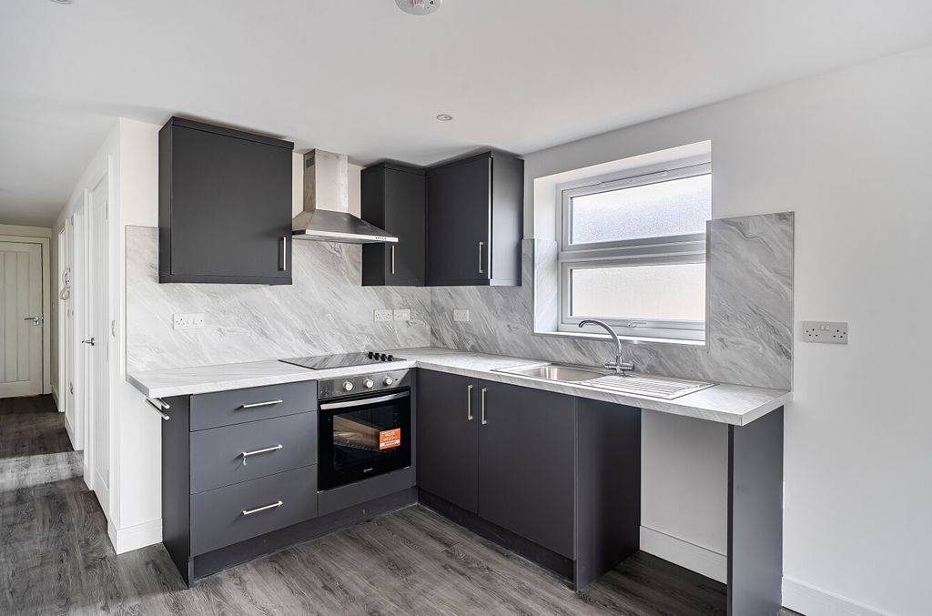 Property photo 2 of 13 1473460-6-6A29B30...