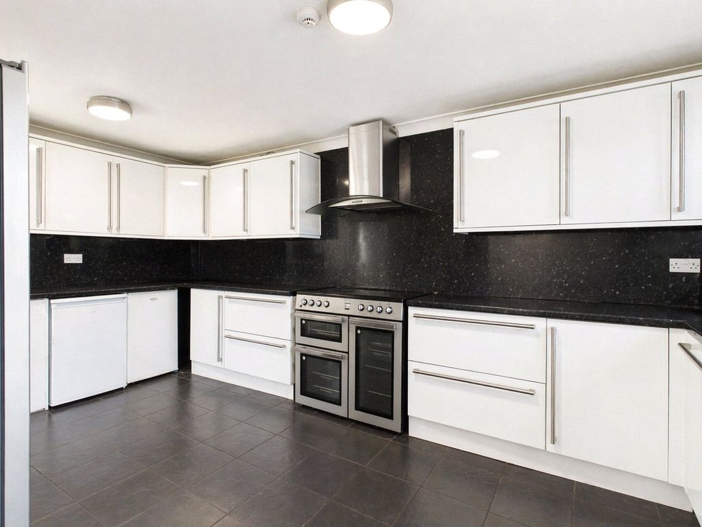 Property photo 1 of 20 Kitchen