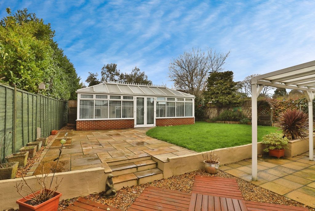 Property photo 3 of 26 Garden