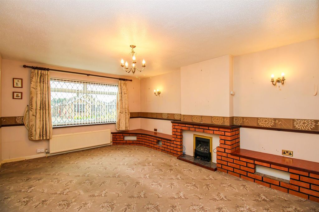 Property photo 3 of 8 Lounge/Diner