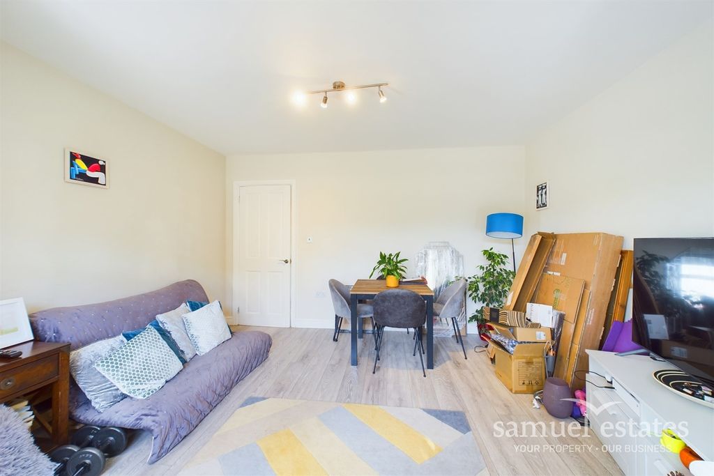 Property photo 1 of 11 Living Room