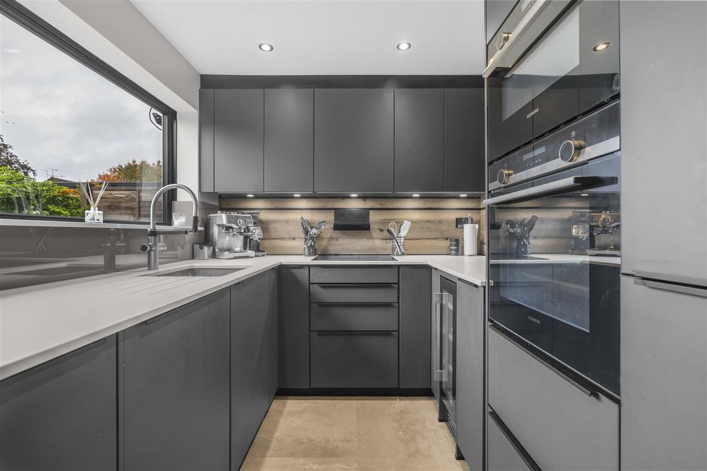 Property photo 3 of 24 3.Jpg