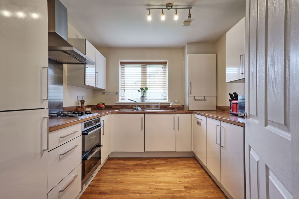 Property photo 3 of 39