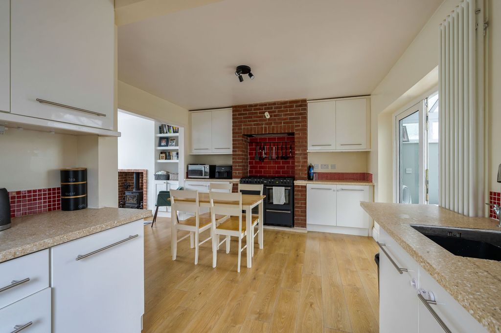 Property photo 2 of 23