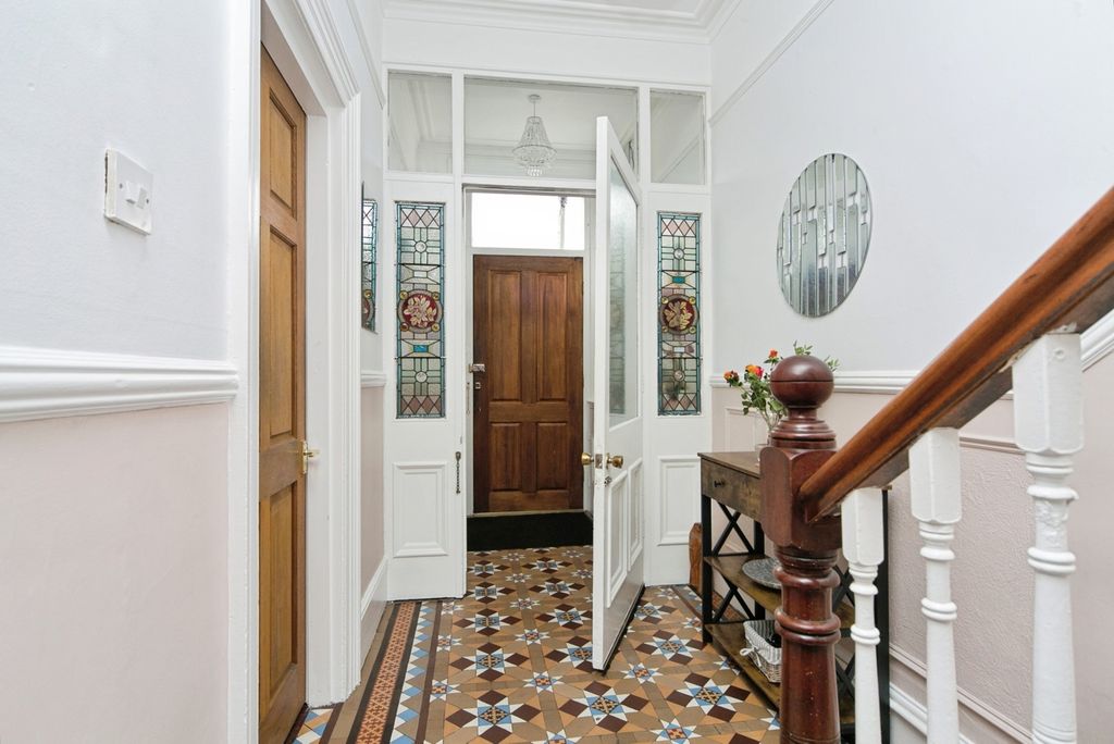 Property photo 3 of 17 Photo