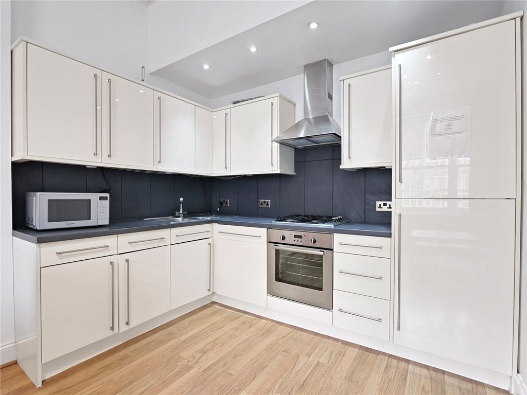 Property photo 3 of 11 Picture No. 10