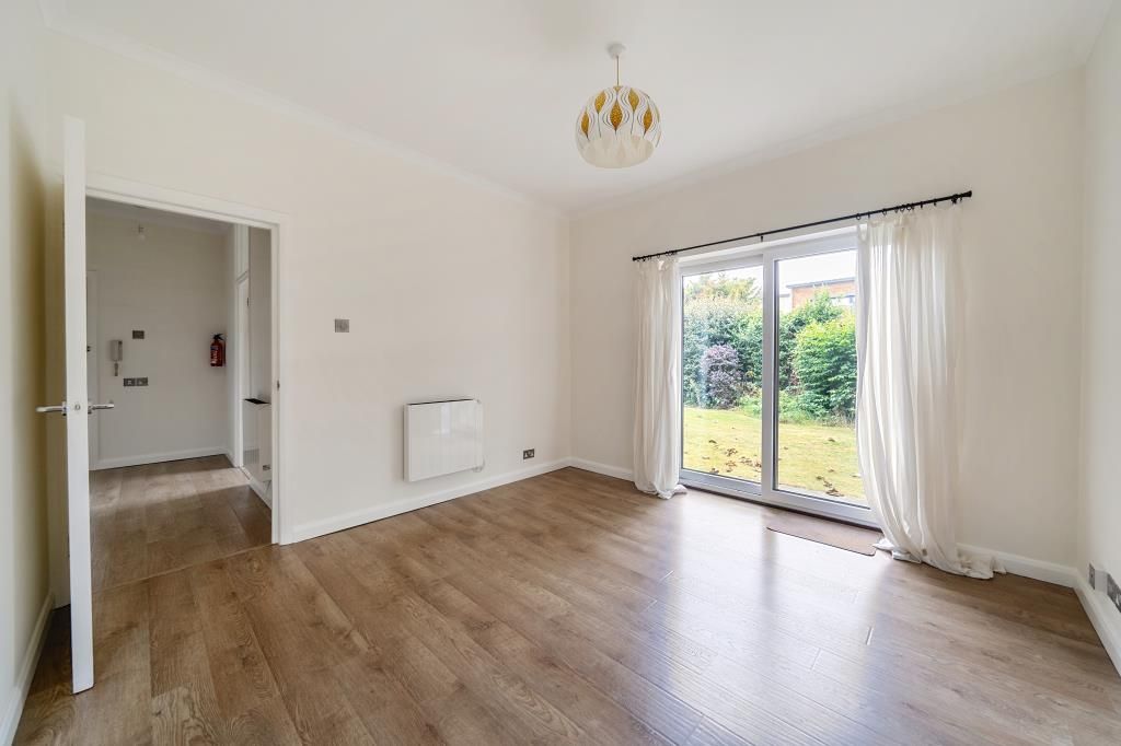 Property photo 2 of 10 Lounge Area