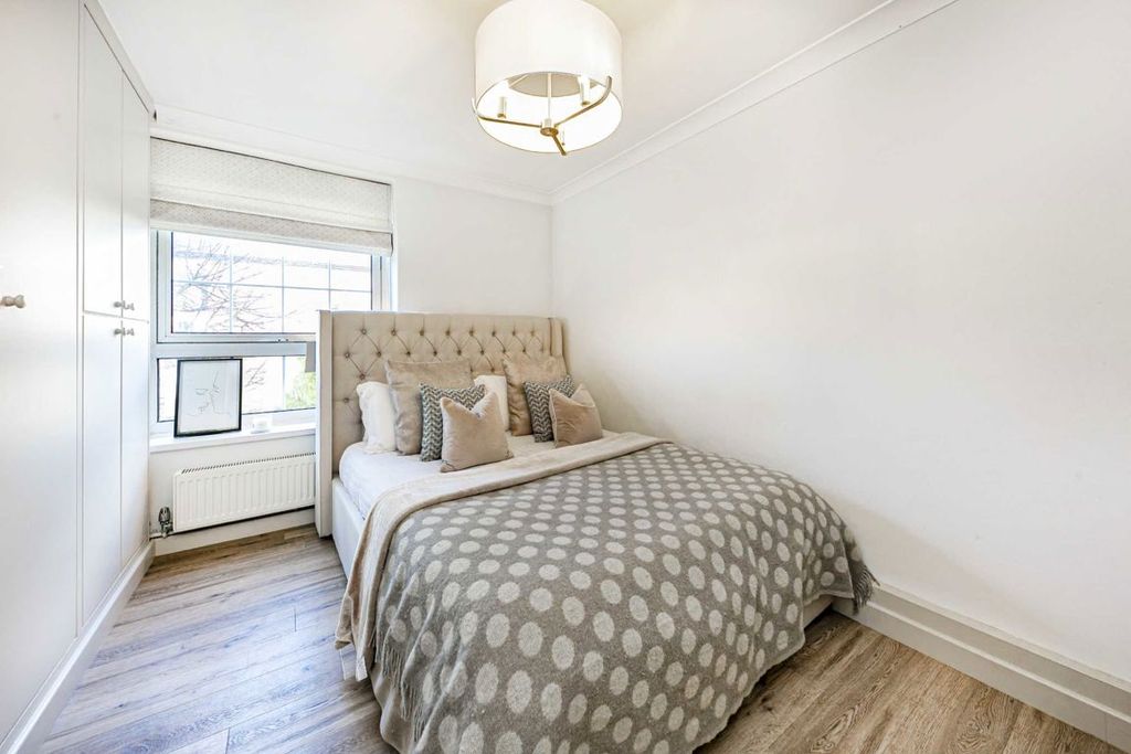 Property photo 3 of 6