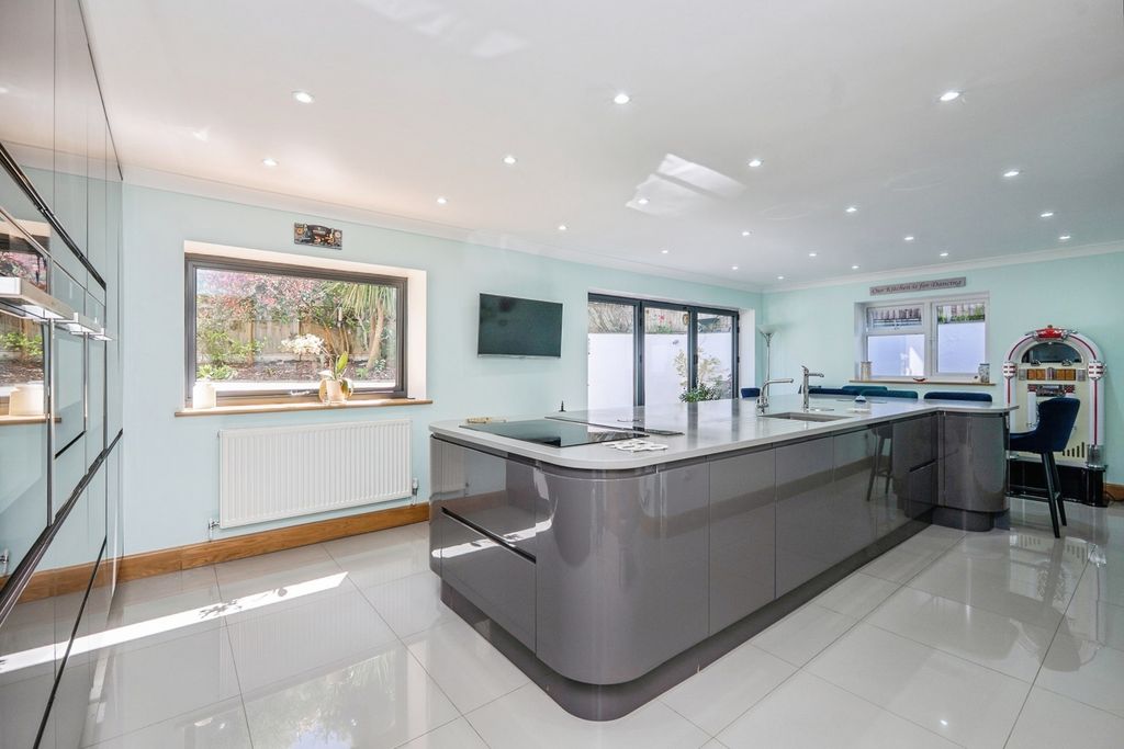 Property photo 2 of 26 Pbox-Img.Jpg
