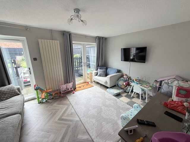 Property photo 2 of 7 Beech Close
