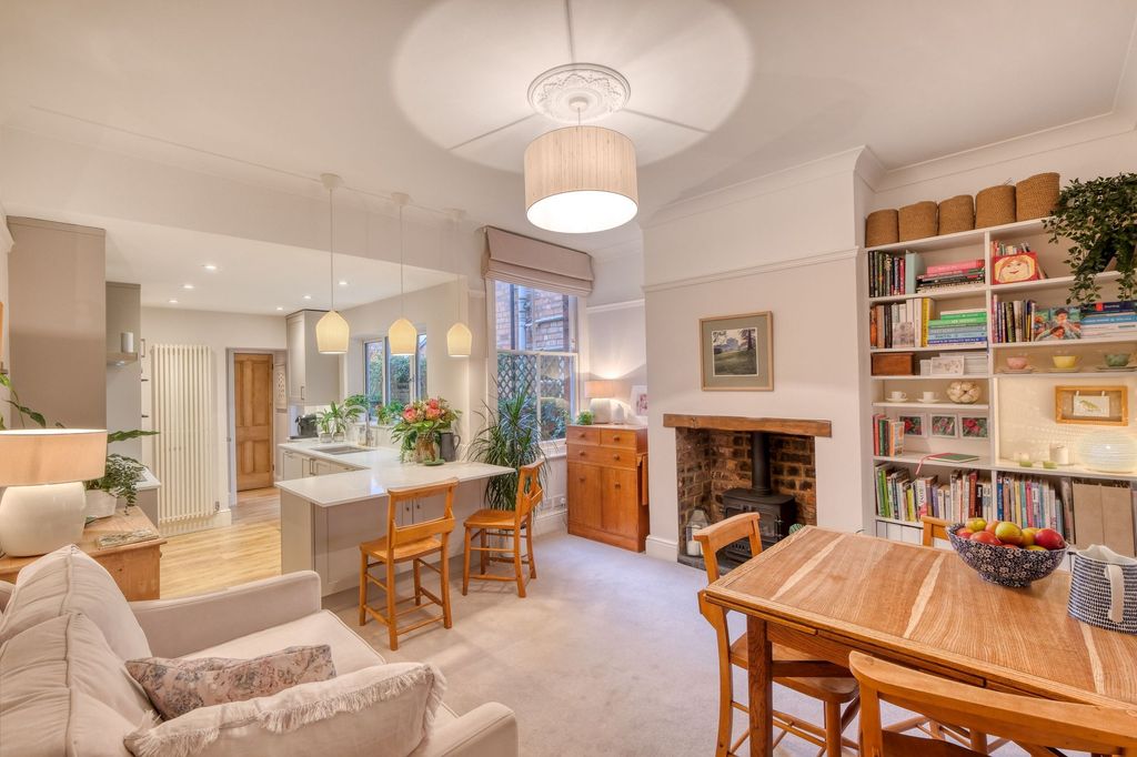 Property photo 3 of 19