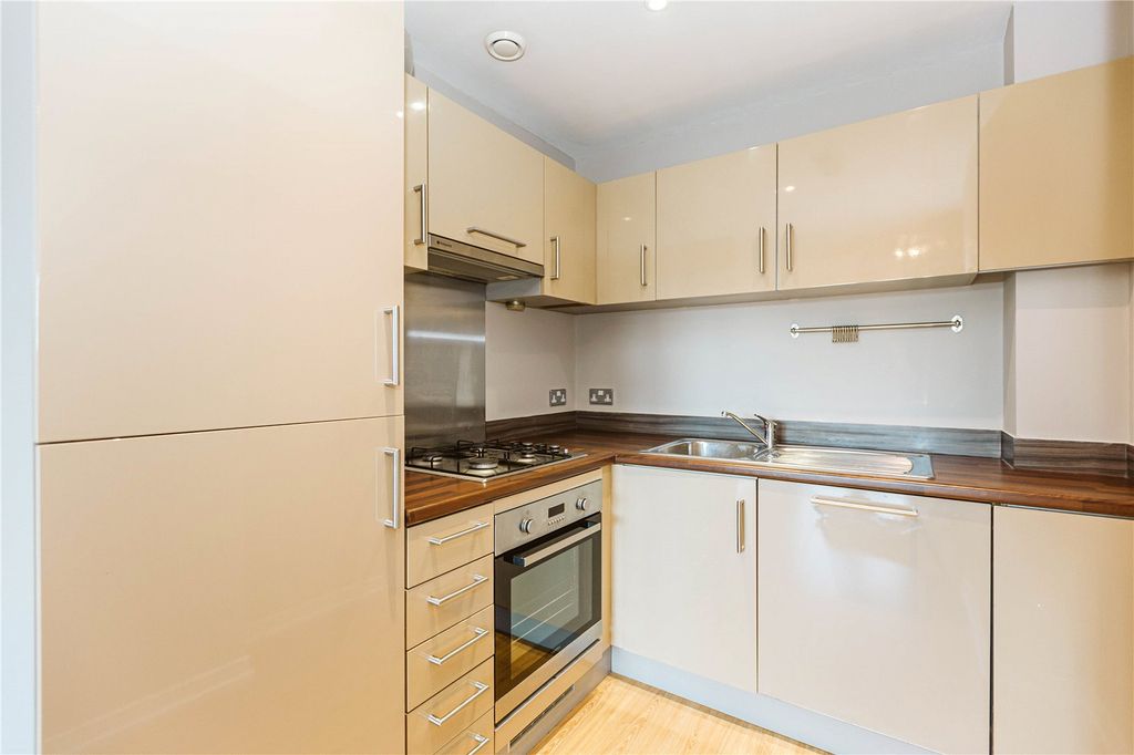 Property photo 3 of 21 Picture No. 11