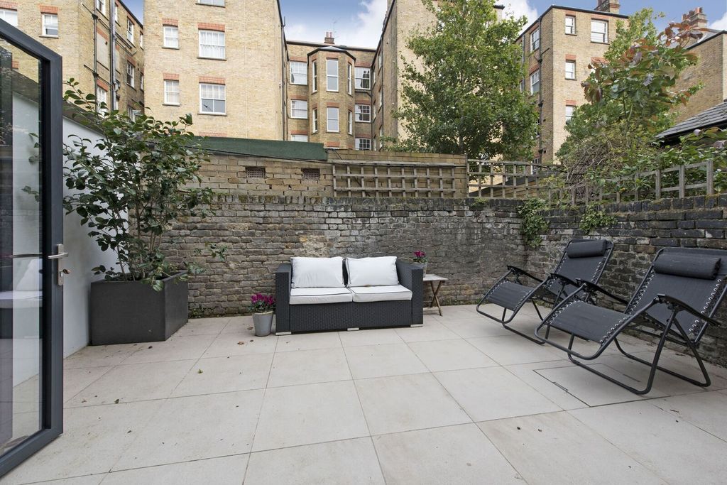 Property photo 3 of 12