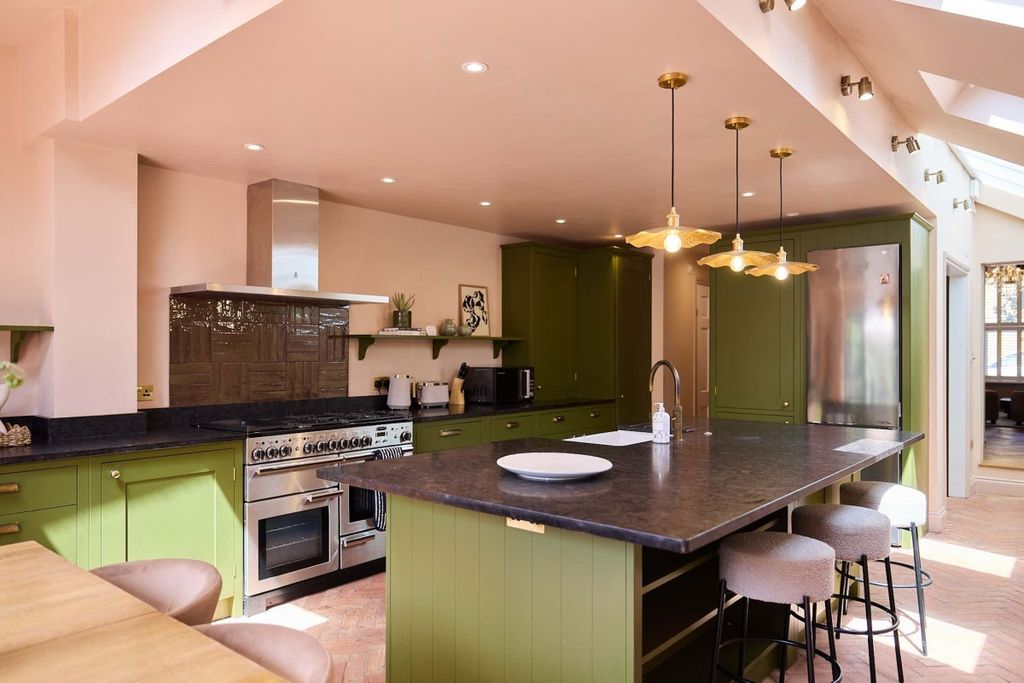 Property photo 1 of 23 835Ccb5c-A1cd-4Fe...