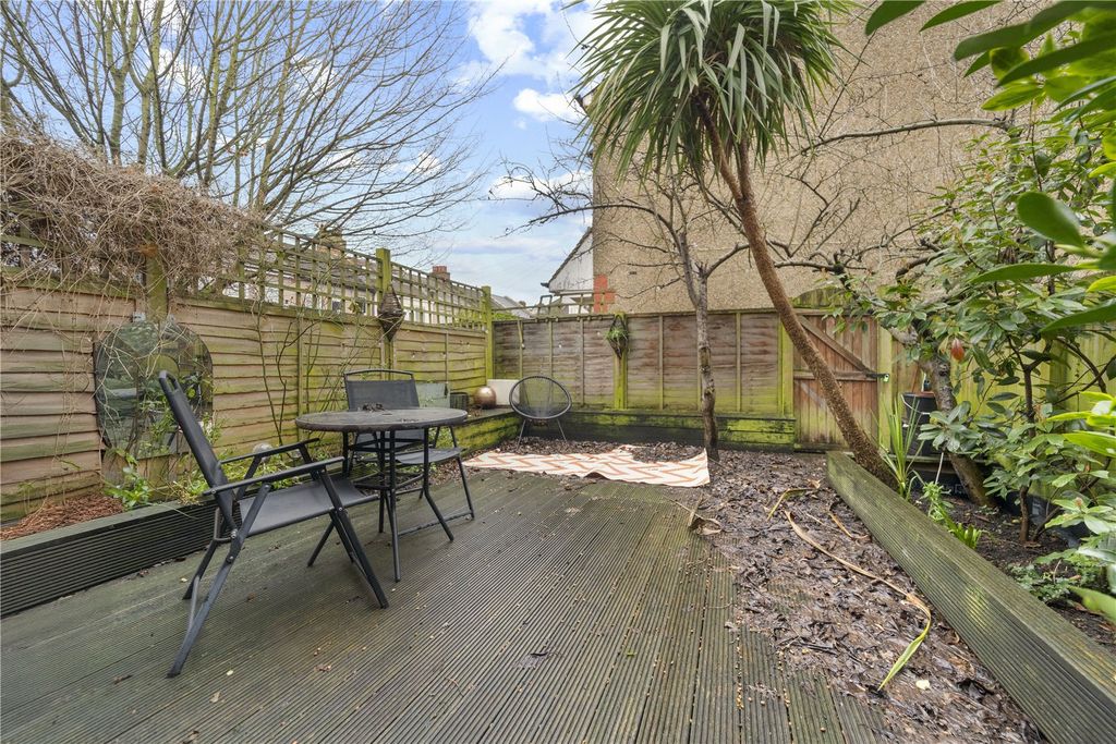 Property photo 3 of 16 Picture No. 15