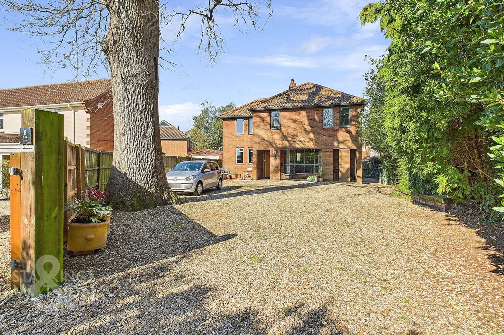 Property photo 2 of 28