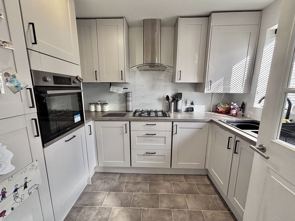 Property photo 2 of 12 Kitchen