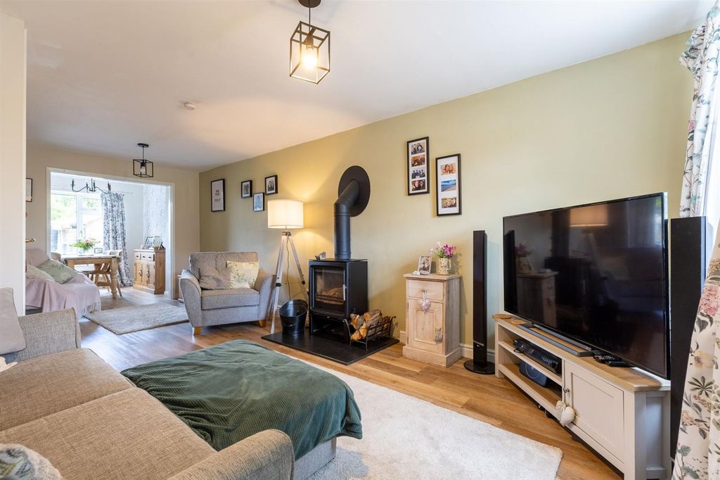 Property photo 3 of 26 7Beechtreeclose-3.Jpg