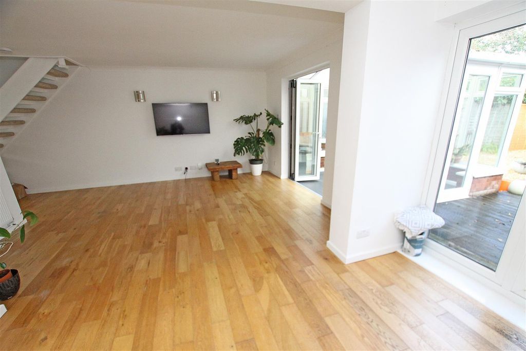 Property photo 3 of 17 Living c.Jpg