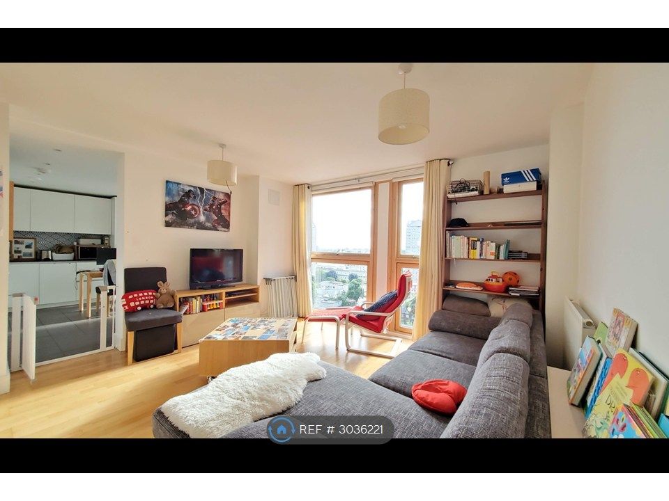Property photo 1 of 11 Living Room