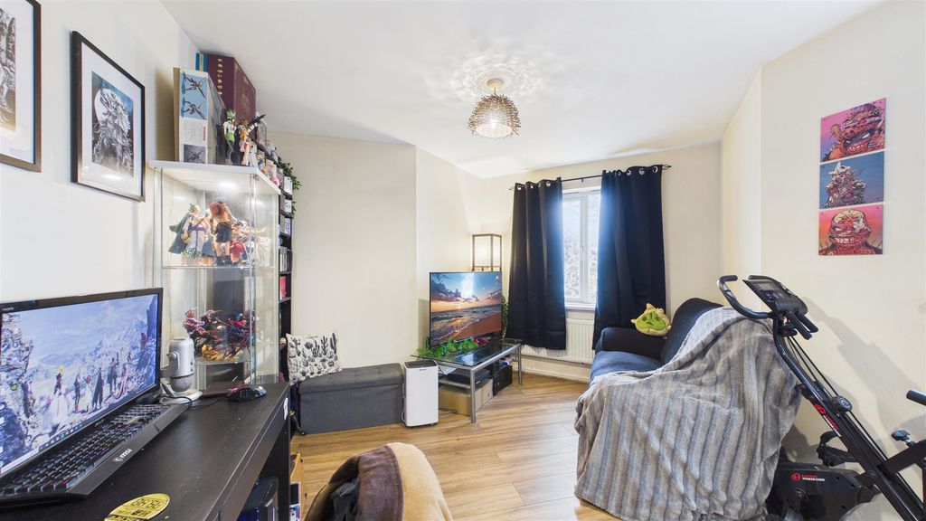 Property photo 3 of 9 Cam05101G0-Pr0127-Still007.Jpg