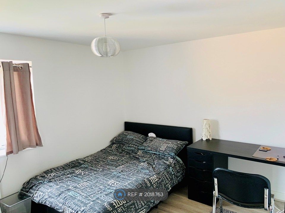 Property photo 1 of 12 Room