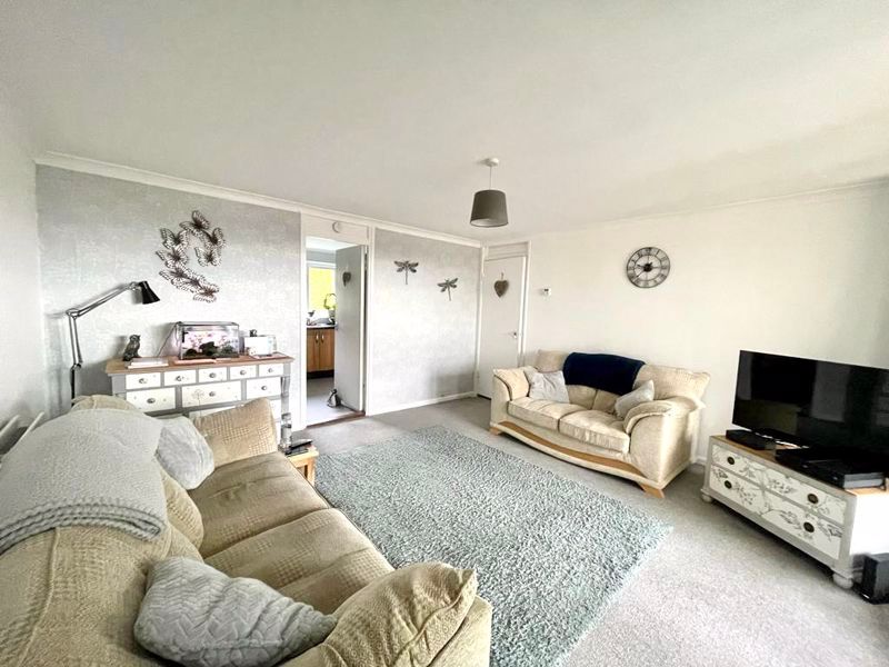 Property photo 1 of 11 Lounge
