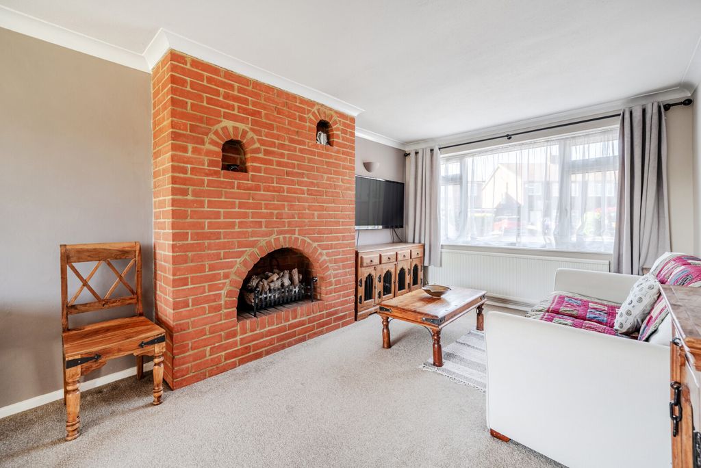 Property photo 3 of 15 1447848-18-69E8Fb...