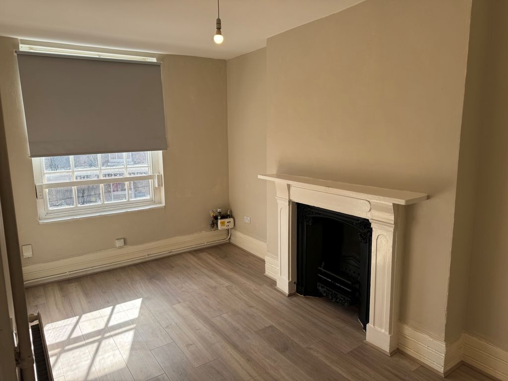 Property photo 2 of 4 Living Room