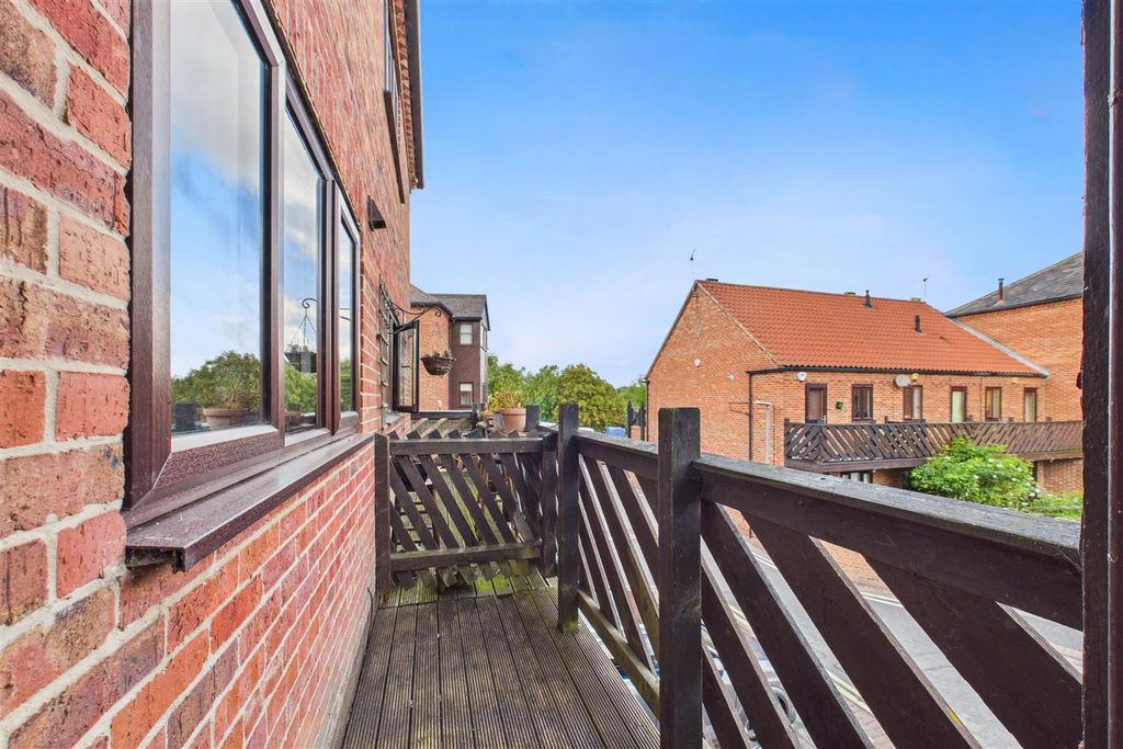 Property photo 2 of 15 Cam04235G0-Pr0092-Still009.Jpg