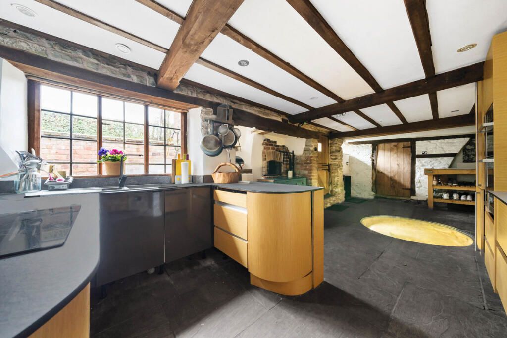 Property photo 2 of 21