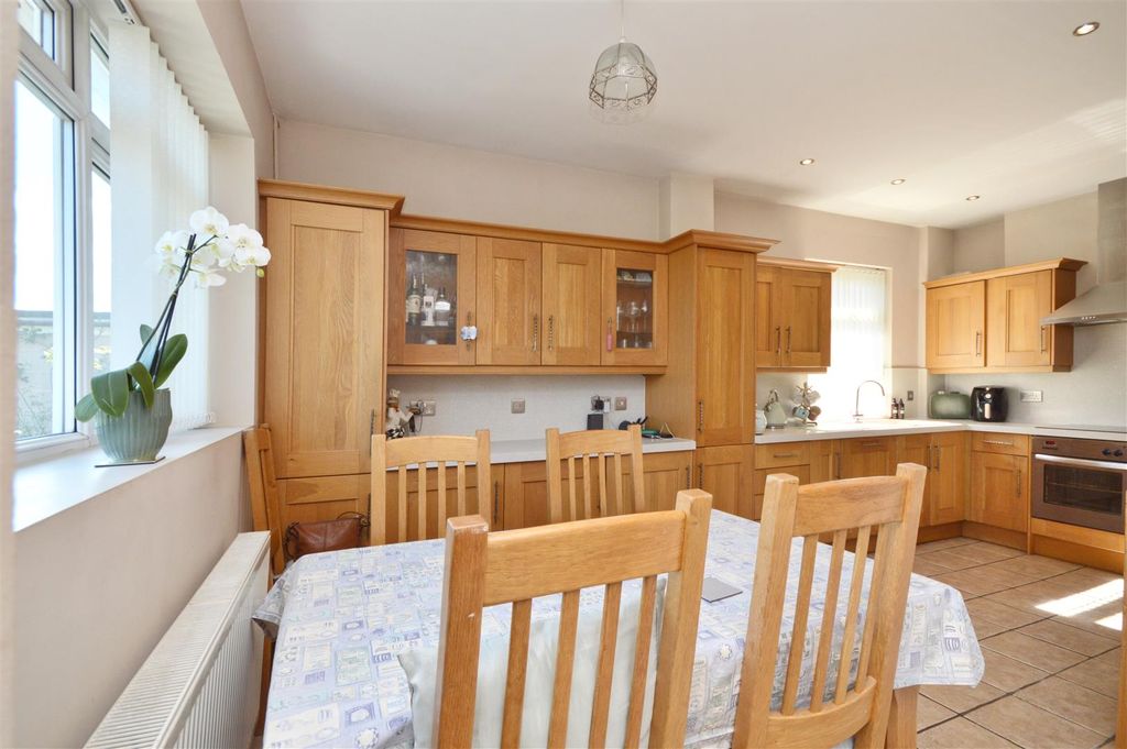 Property photo 2 of 23 Kitchen / Dining Room