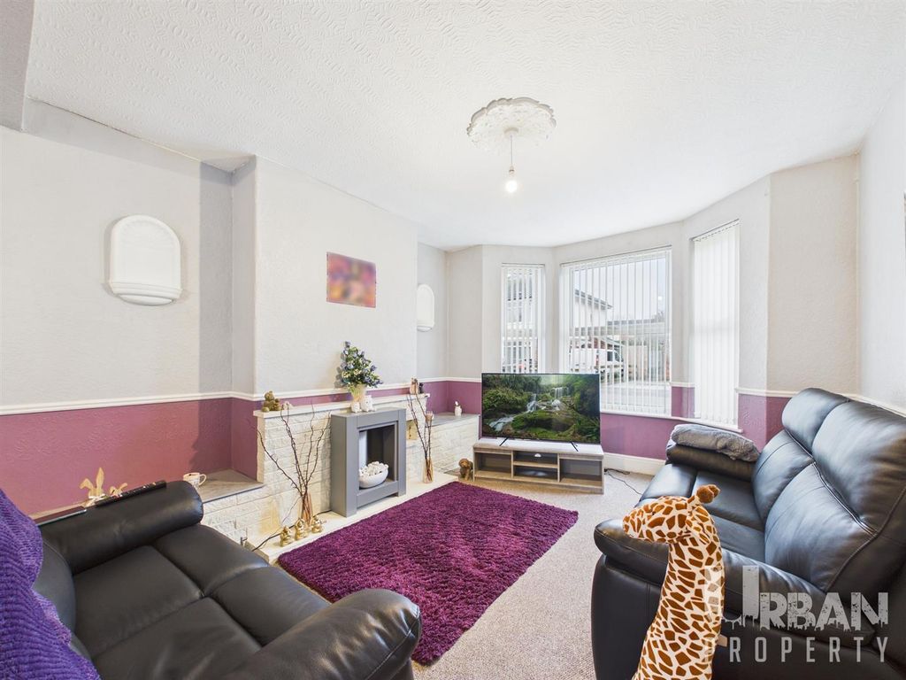 Property photo 3 of 11 Cam03038G0-Pr0224-Still008.Jpg